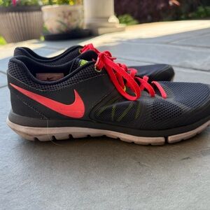Nike dark blue and Pink Athletic Shoes